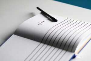 a pen on a notebook. agenda. Digital Marketing, Strategy, Paid Media. Ana Isabel Moura.